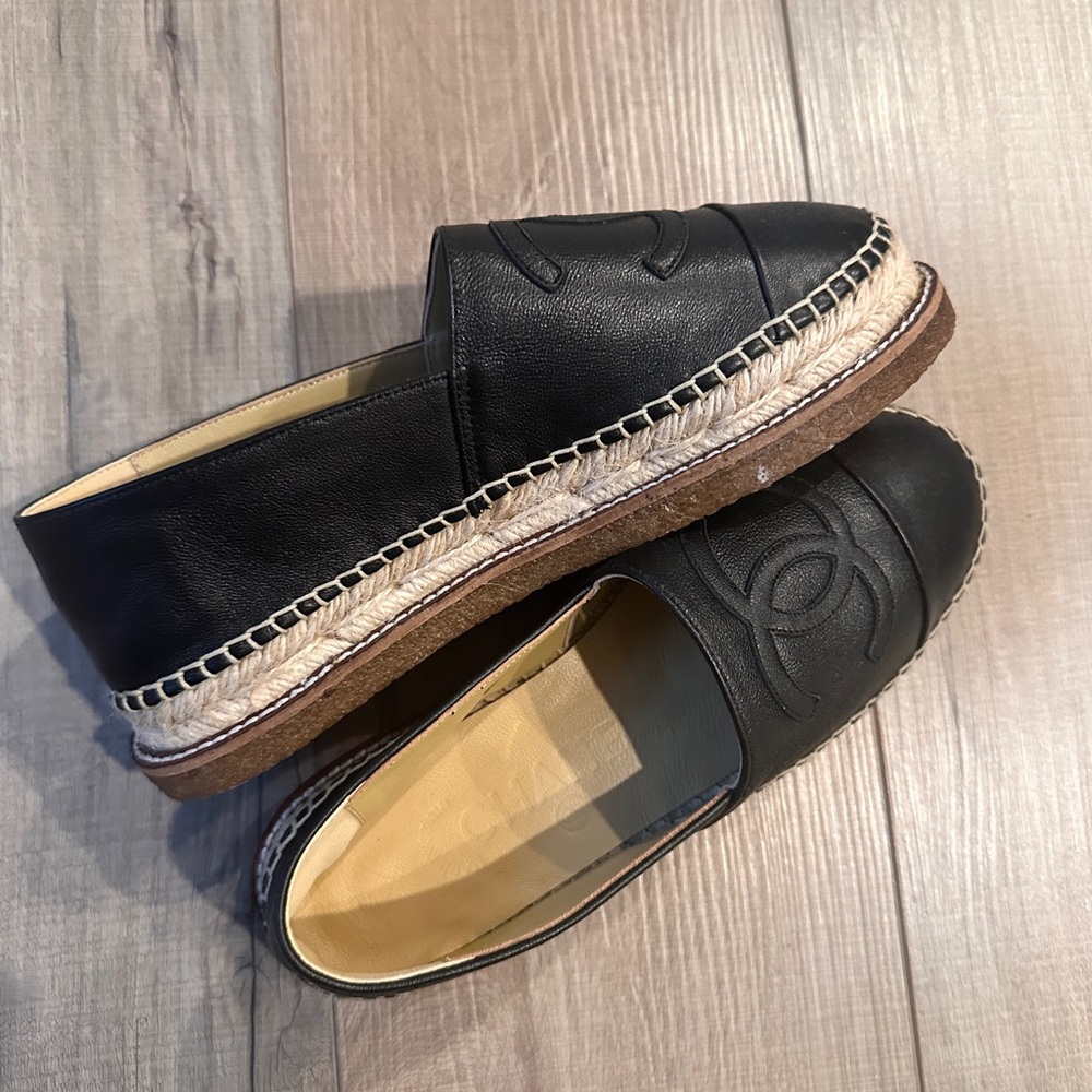 CHANEL Black and Tan Women Espadrilles - Picture 5 of 7